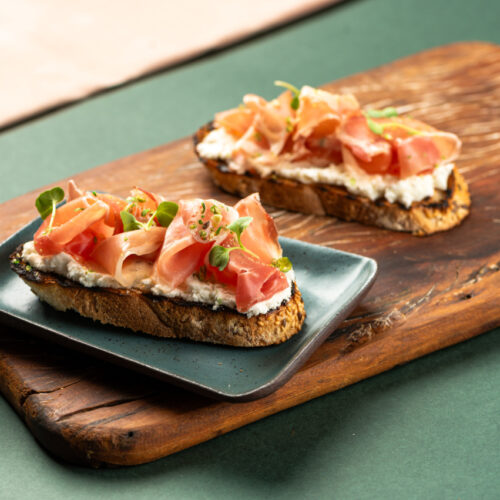 Toast com queijo de cabra, presunto de parma e mel - Brunch casa nova (2)